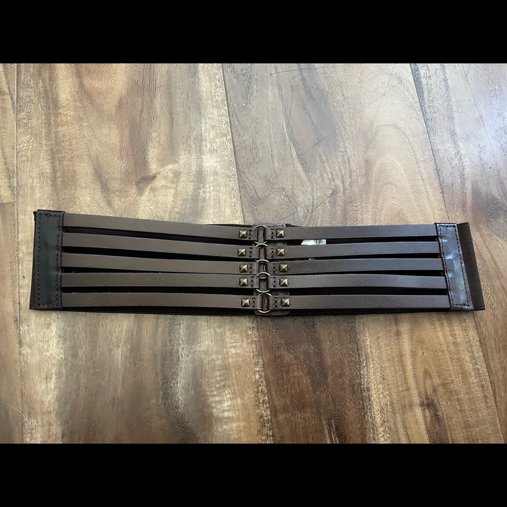 Express multi link belt with stretch panel